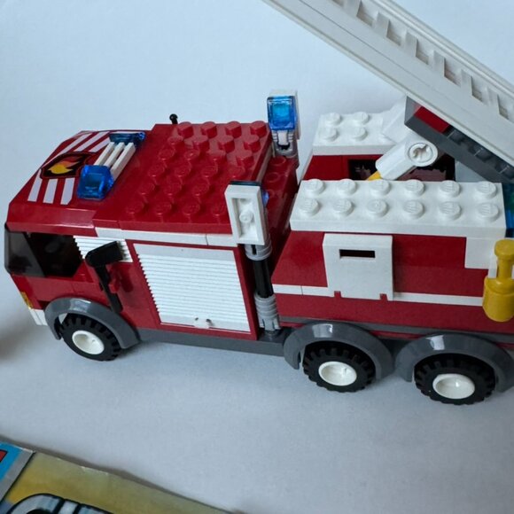 Lego 7239 Fire Truck 7942 Off Road Rescue Complete except Stickers Engine Set - Picture 4 of 9